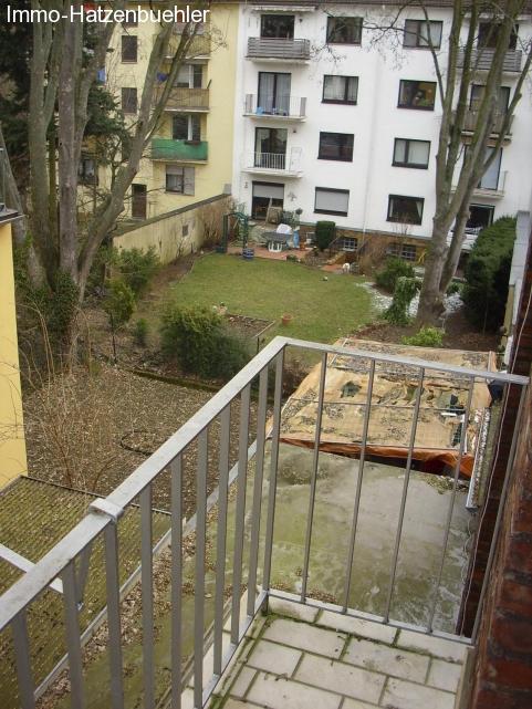 Balkon mit Blick ins Grüne  Balkon mit Blick ins Grüne